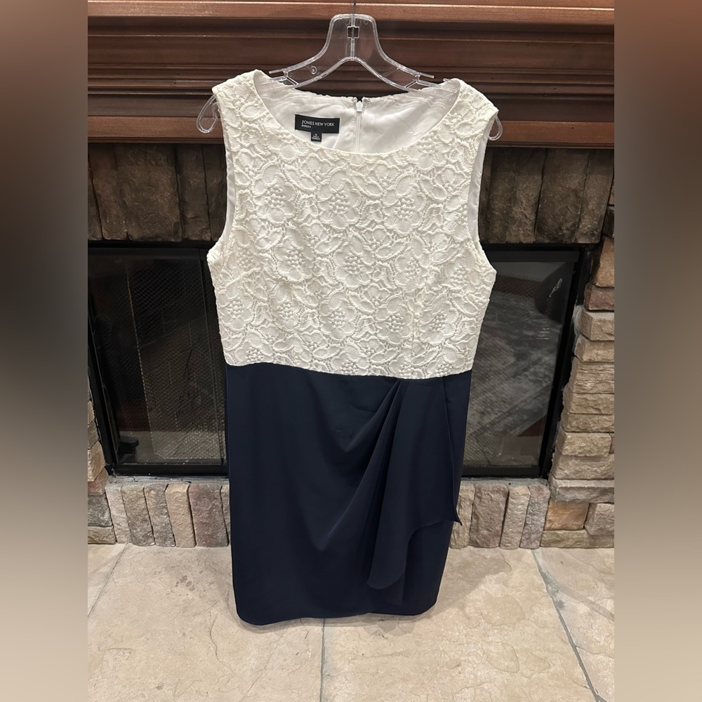 Jones New York size 12 navy and white
